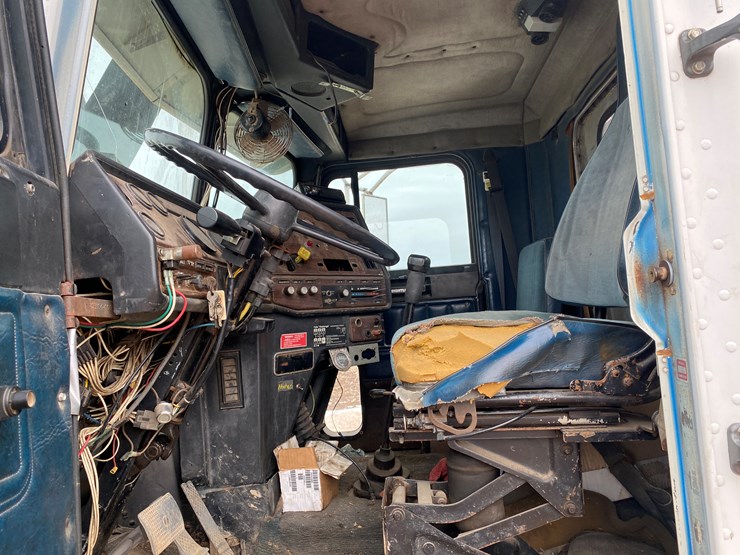 #400-•-1988-freightliner-boom-pump-truck-(has-wi-title)-(arpin,-wi)-image-64