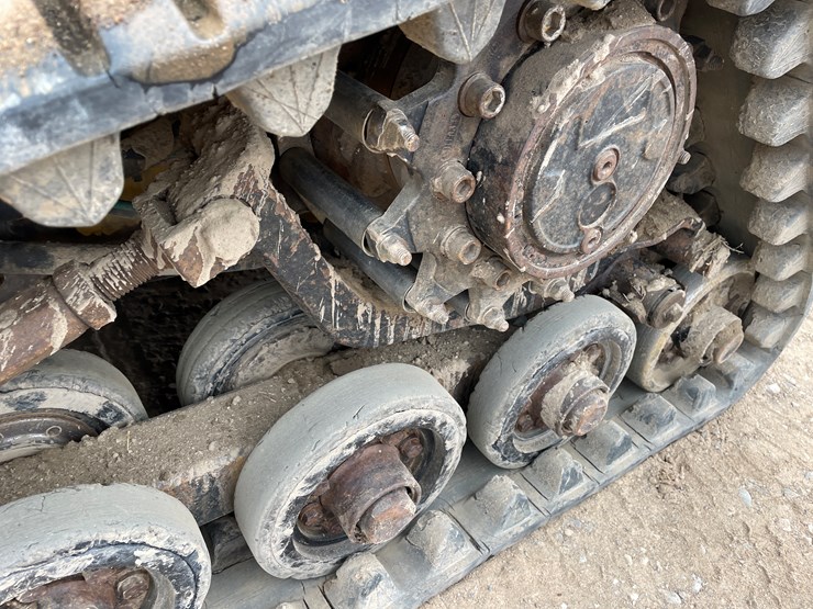 caterpillar-247-image-14