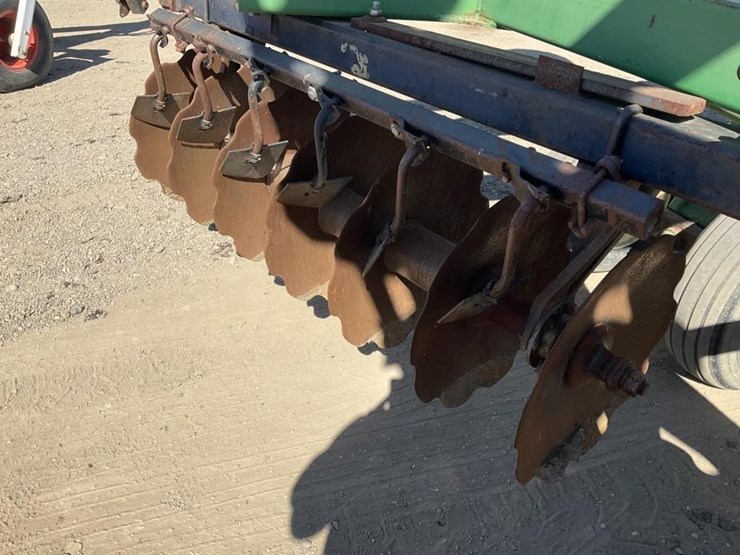 john-deere-32-image-17