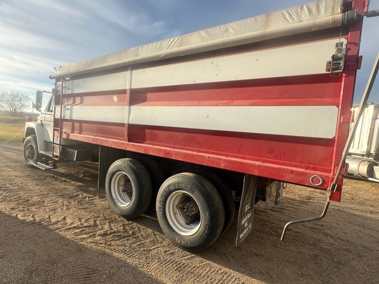 lot-12.-1981-ih-tandem-twin-screw-grain-truck,-very-good-19’-strong-box-and-hoist,-roll-tarp,-466-diesel,-5+4-
vin-af195bca10481-image-10
