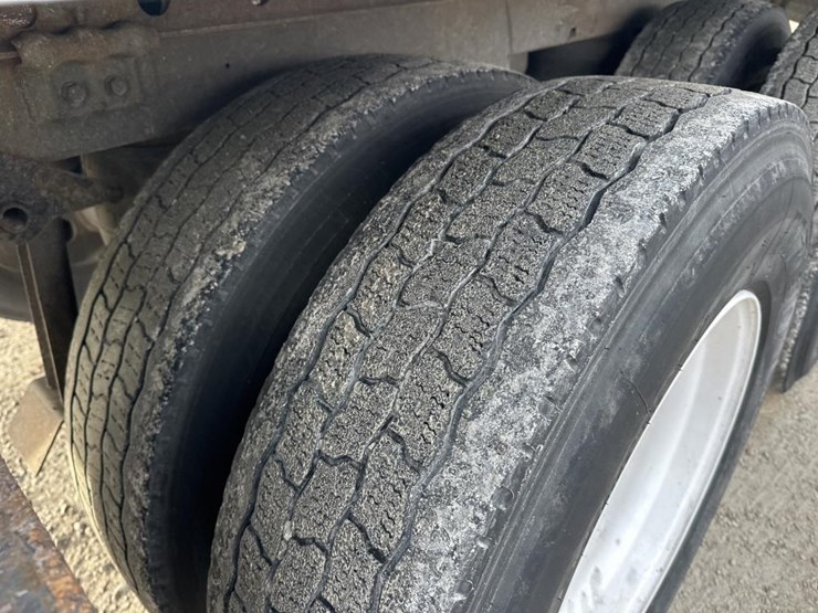 2017-utility-53'-image-28