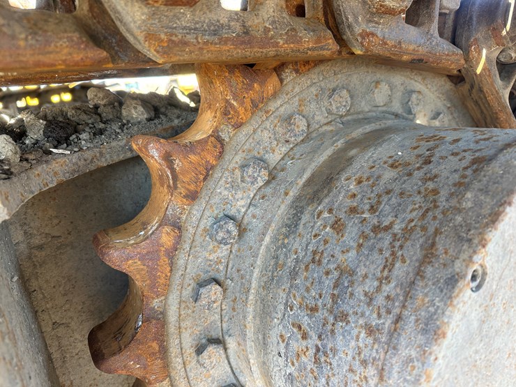 new-holland-eh215-image-68