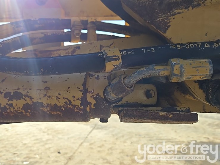 2005-caterpillar-140h-vhp-plus-image-38