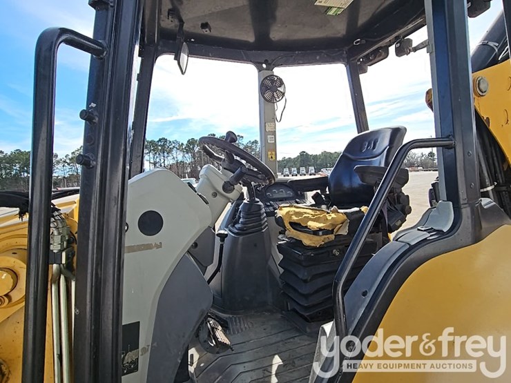 2016-caterpillar-420f2-it-image-28