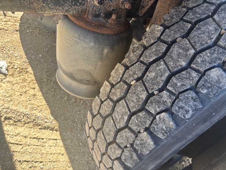 2005-sterling-lt8500-image-62