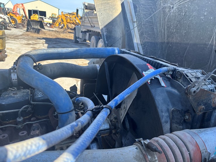 freightliner-fl70-image-23