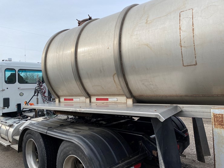 #502-•-2012-northern-8,500-gallon-semi-manure-tanker-(has-wi-title)-(waupun,-wi)-image-18