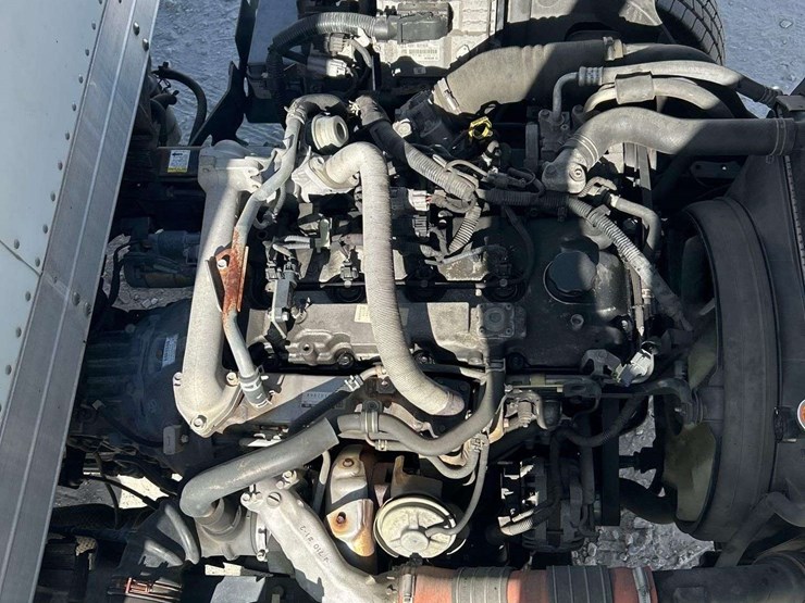 2016-isuzu-npr-image-10