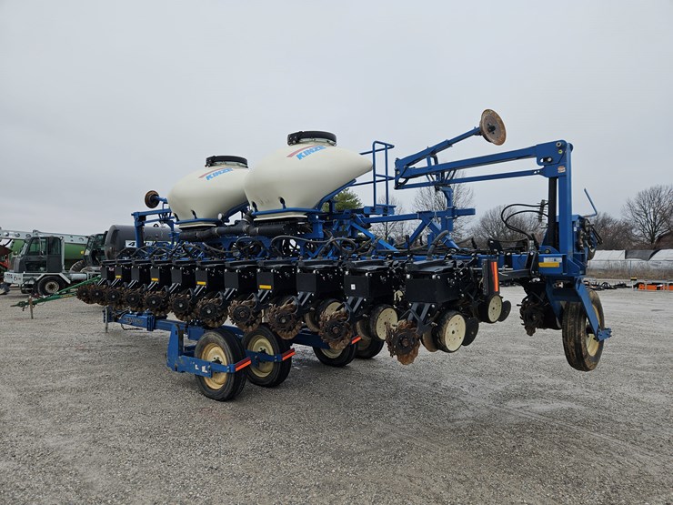 2011-kinze-3600-image-7