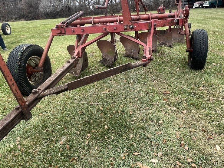 lot-16.-ih-6x14-trip-beam-plow-w/-packer-image-1