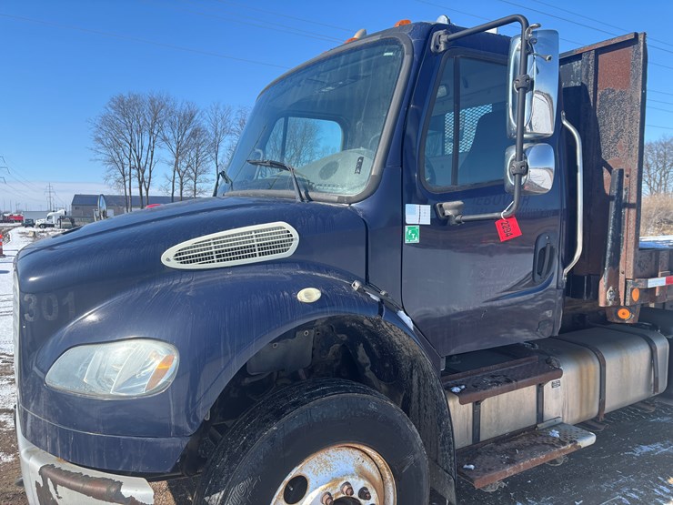 #2294-•-2013-freightliner-m2-flatbed-truck-image-7