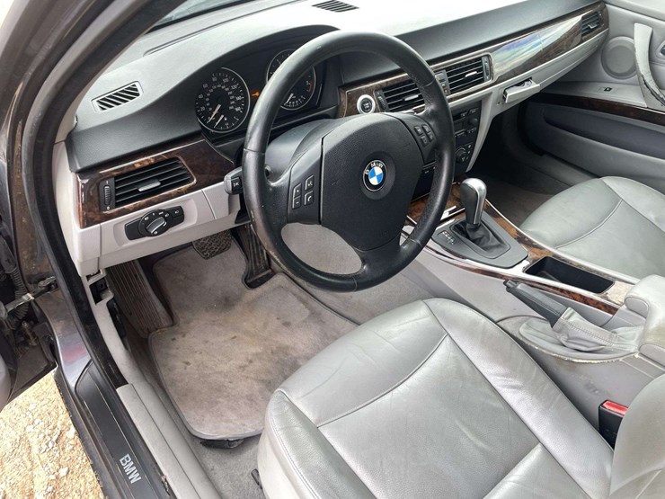 2006-bmw-325i-4-door-sedan-(178,642-miles)-image-11