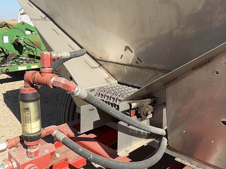 ag-–-800-stainless-steel-fertilizer-spreader,-fully-hydraulic-drive,-roll-tarp,-large-floatation-tires-￼￼-image-8