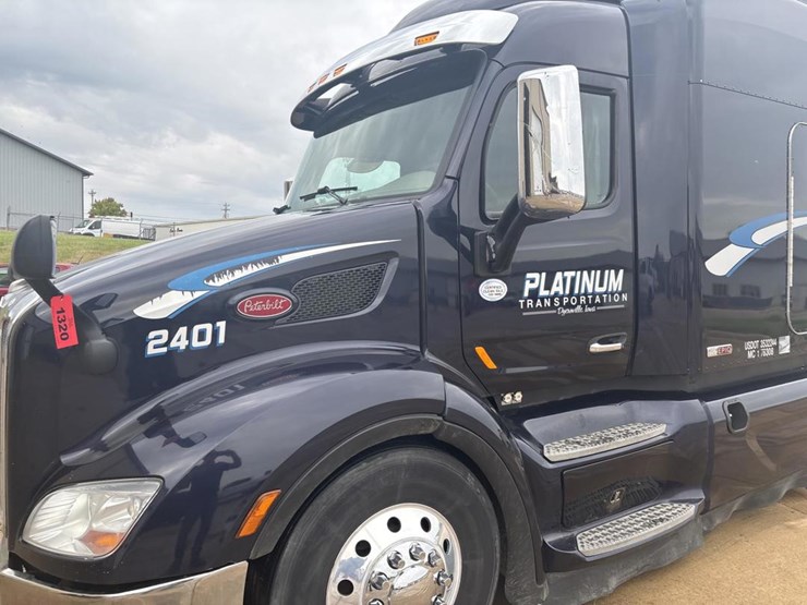 2019-peterbilt-579-image-7