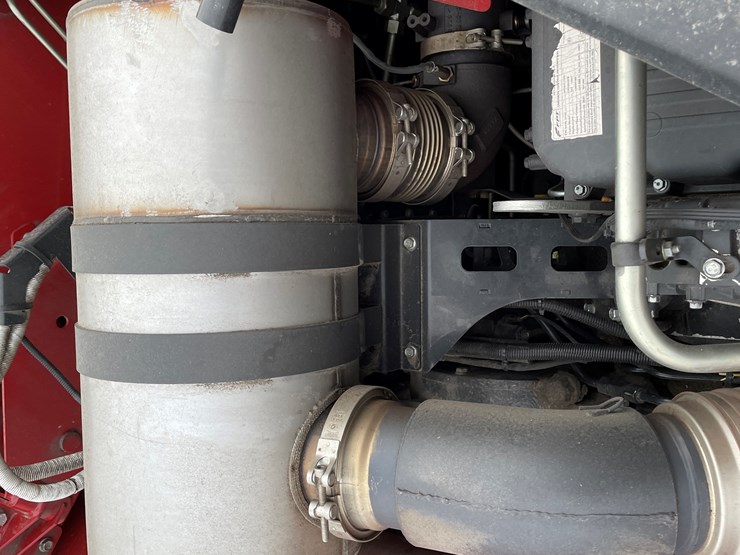 2017-case-ih-7240-image-32