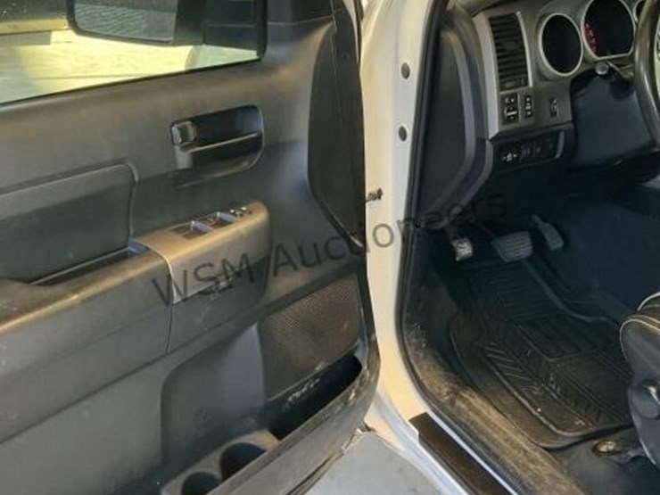 2011-toyota-tundra-image-24