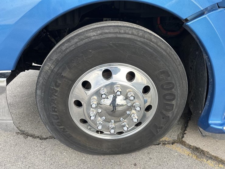 2022-kenworth-t680-image-52