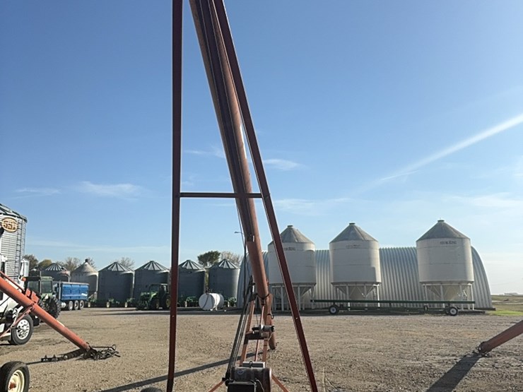 sakundiak-44’x7”-auger-w/10-hp-single-ph-220-baldor-electric-motor,-equipped-with-12-v-lift-￼-image-7