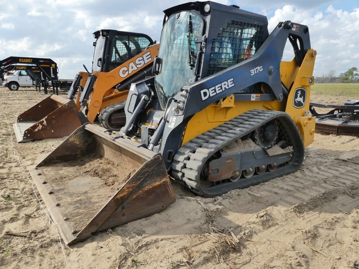 2023-deere-317g-image-2