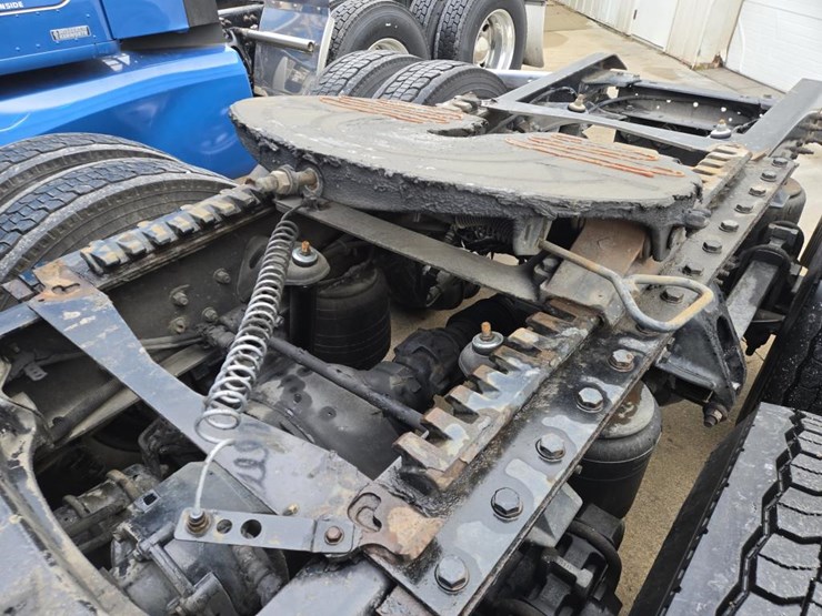 2019-kenworth-t680-image-34