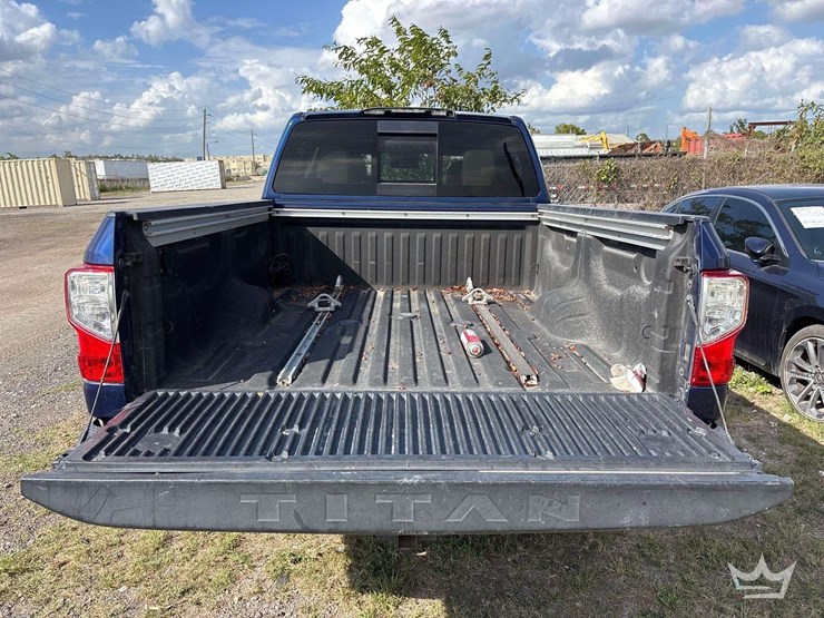 2016-nissan-titan-image-6