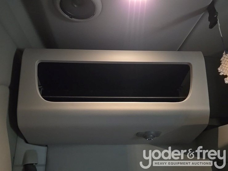 2019-peterbilt-579-image-98