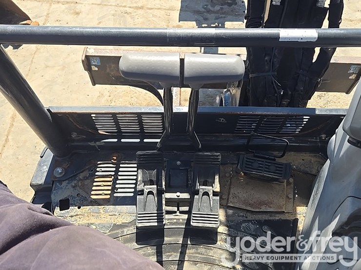 2020-deere-35g-image-79