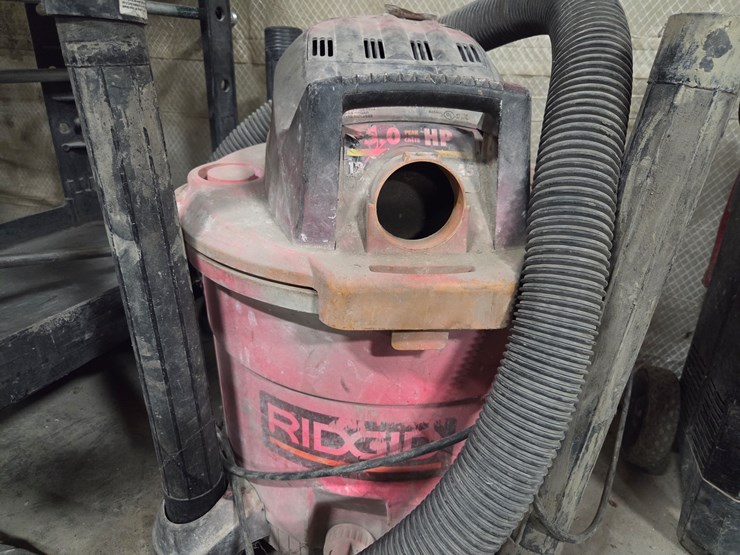 #5421-•-(2)-napa-battery-chargers-and-(1)-shop-vac-image-3