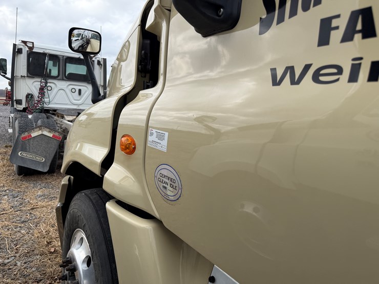 #40952-•-2016-freightliner-t/a-daycab-truck-tractor-3akjged50gshn2261-image-30