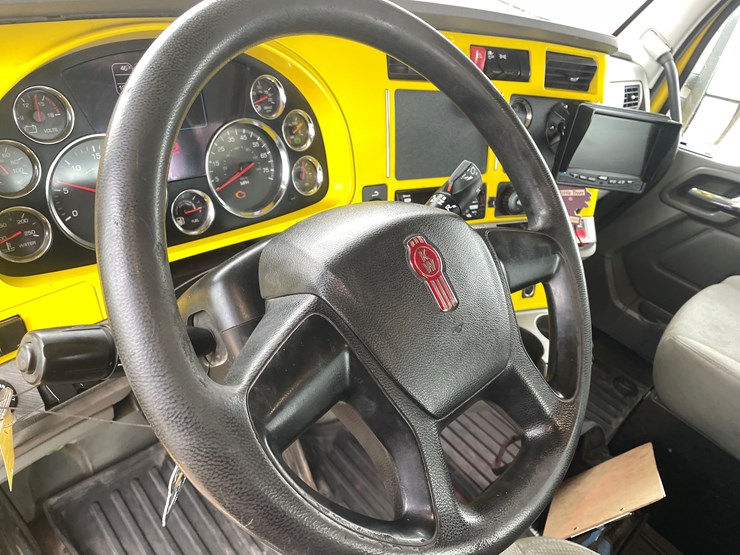 2019-kenworth-t880-image-67