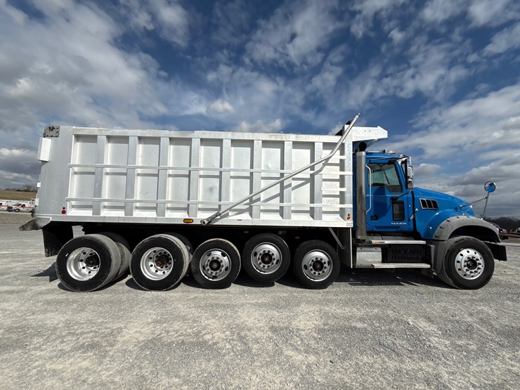 2017-mack-granite-gu713-image-6