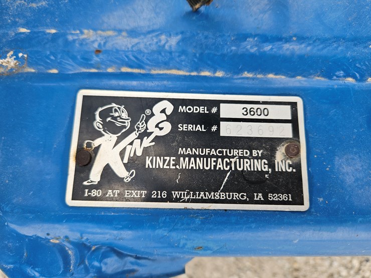 2011-kinze-3600-image-14