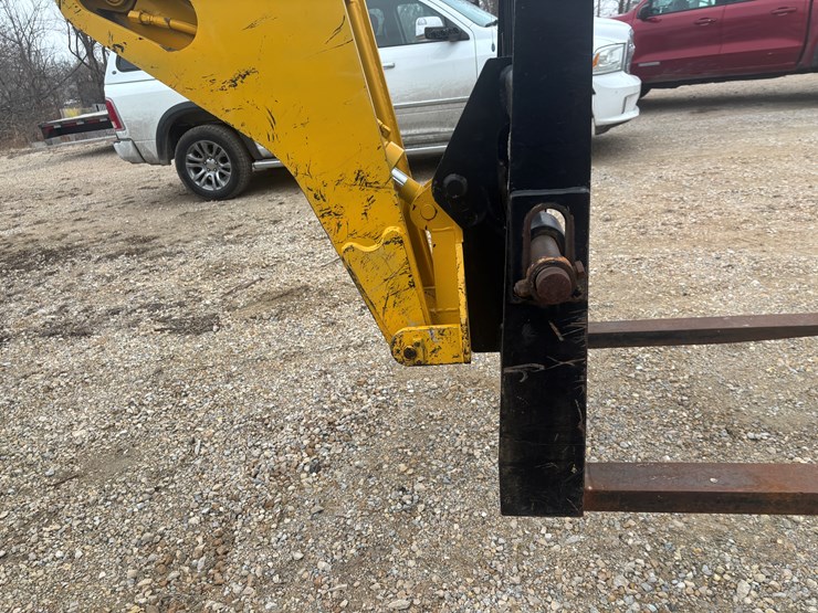 #2310-•-2004-gehl-rs8-telehandler-image-41