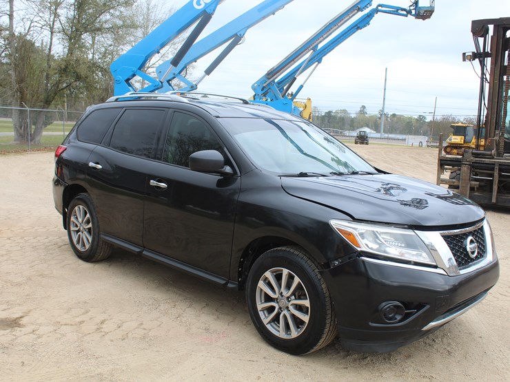 2015-nissan-pathfinder-image-2