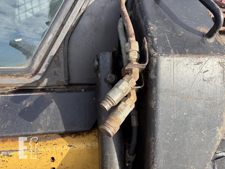 new-holland-lx885-image-11