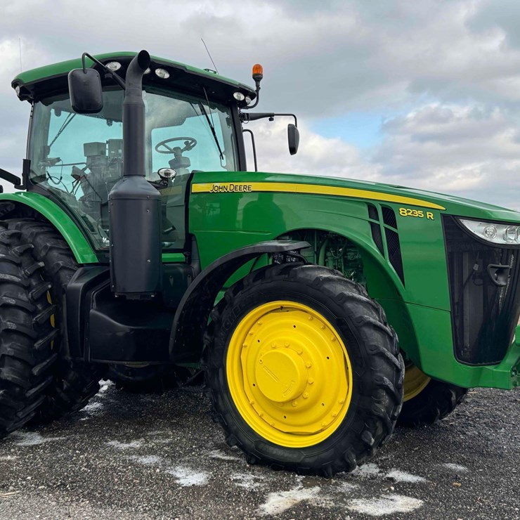 2013 JOHN DEERE 8235R