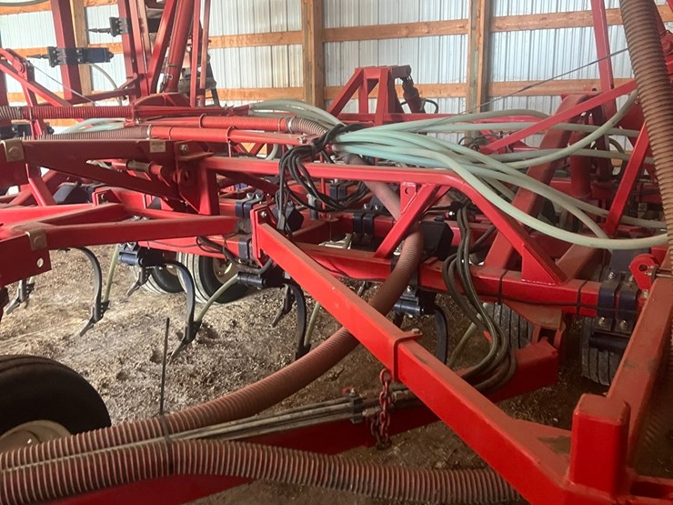 lot-10.-morris-air-seeder,-tow-between-with-10"-eagle-beaks,-new-seed-meter-unit,-pristine-condition,-always-shedded,-highly-maintained,-none-nicer-image-50