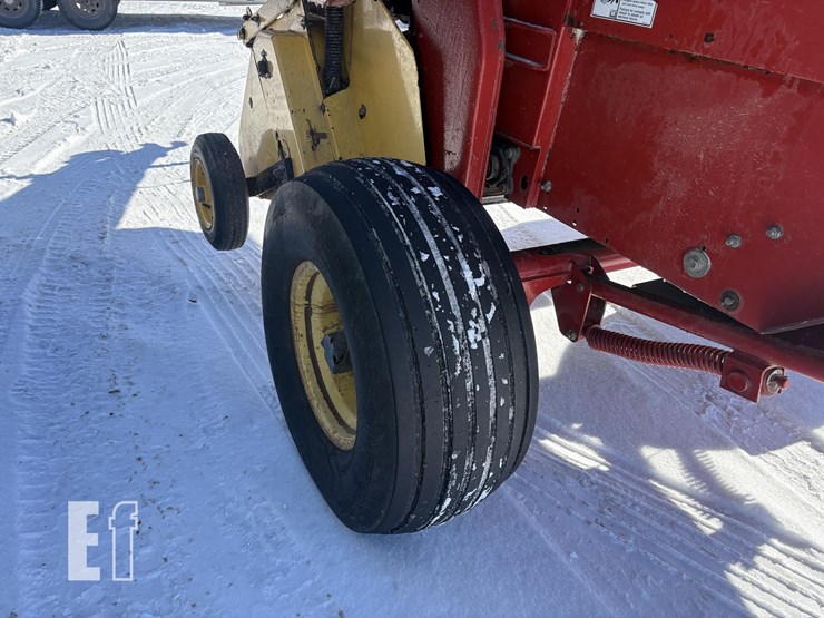 2007-new-holland-br750a-image-7