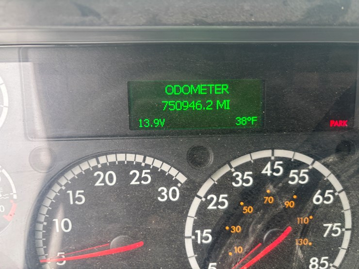 2016-freightliner-cascadia-113-image-35