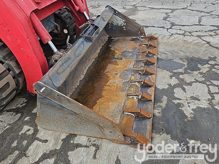 2017-takeuchi-tl12r2-image-12