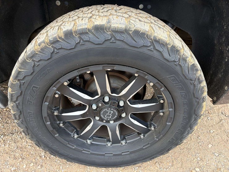 2015-chevrolet-tahoe-lt-image-8