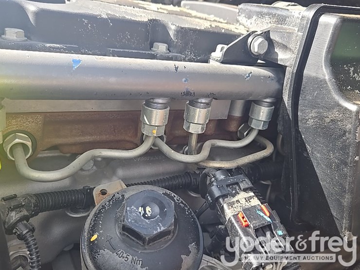 2021-freightliner-m2-106-image-90