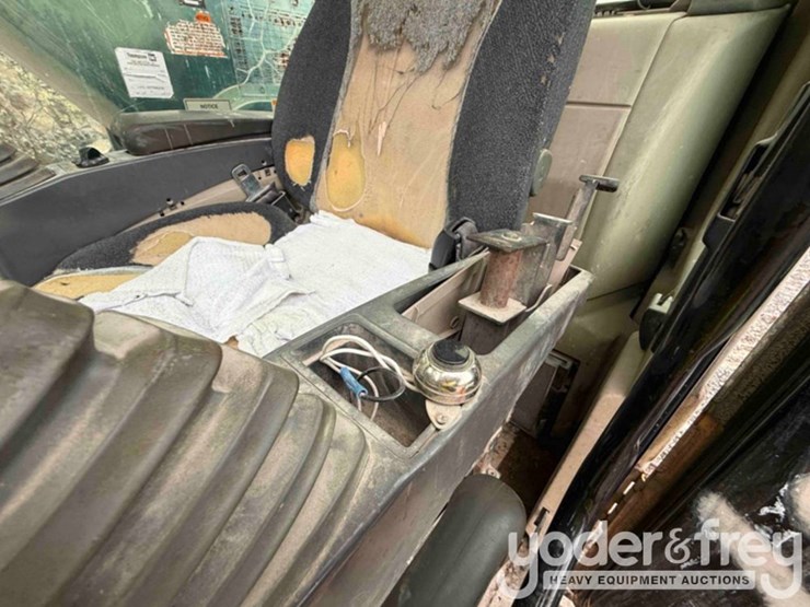 2005-caterpillar-330cl-image-6