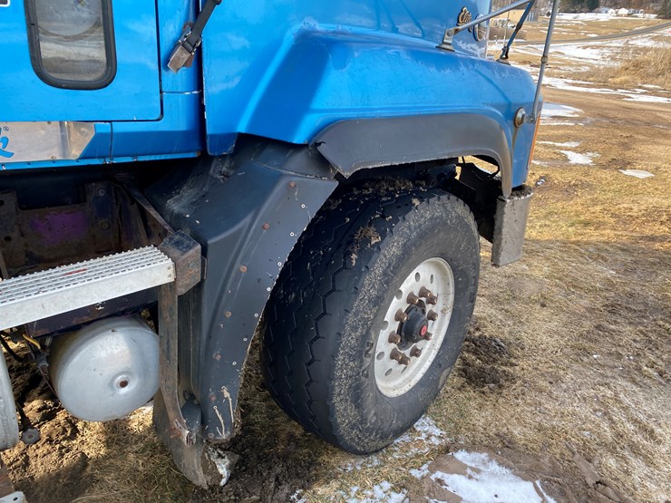 #425-•-mack-elite-cl-713-manure-truck-(has-wi-title)-(colfax,-wi)-image-30