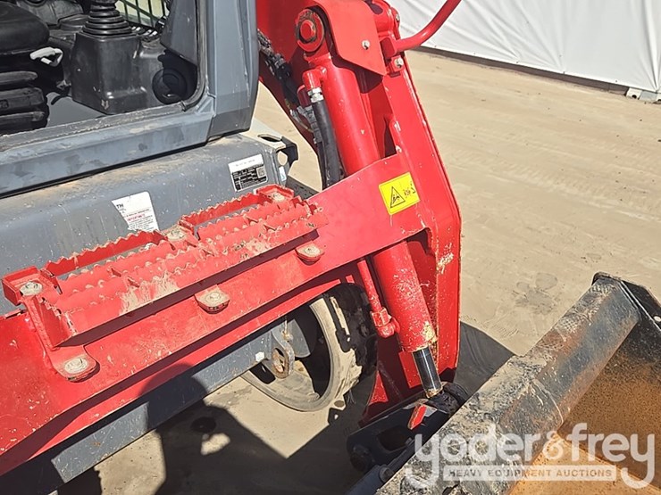 2023-takeuchi-tl12v2-image-32