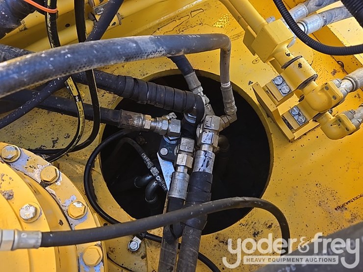 2022-komatsu-pc360-lc-11-image-46