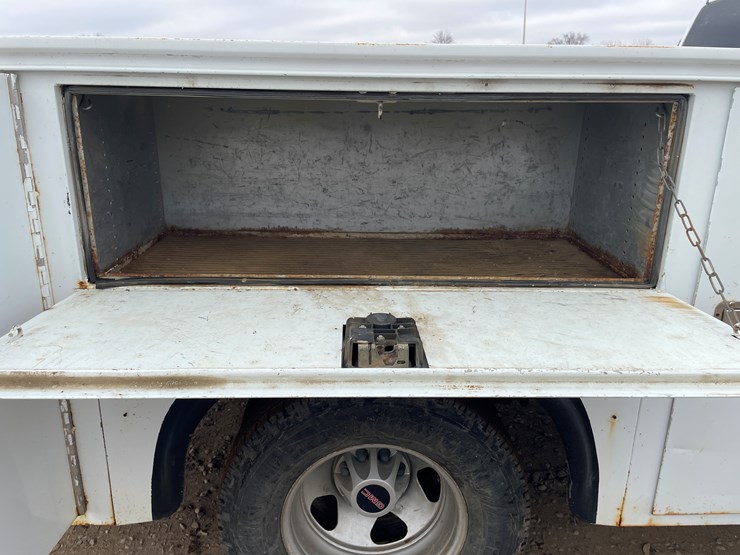 2008-gmc-3500-image-27