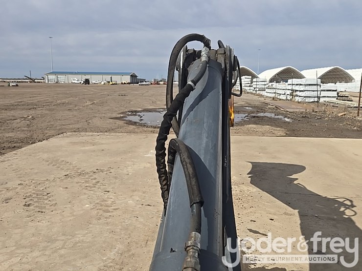 2010-deere-310sj-image-57