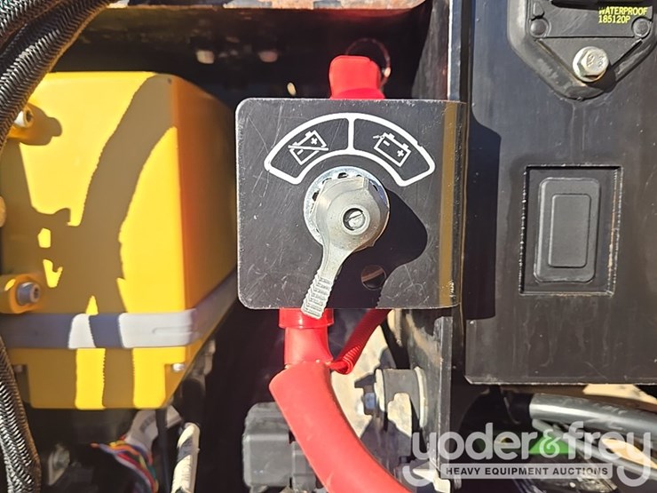 2018-deere-700k-image-73