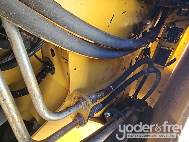 2022-caterpillar-289d3-image-26